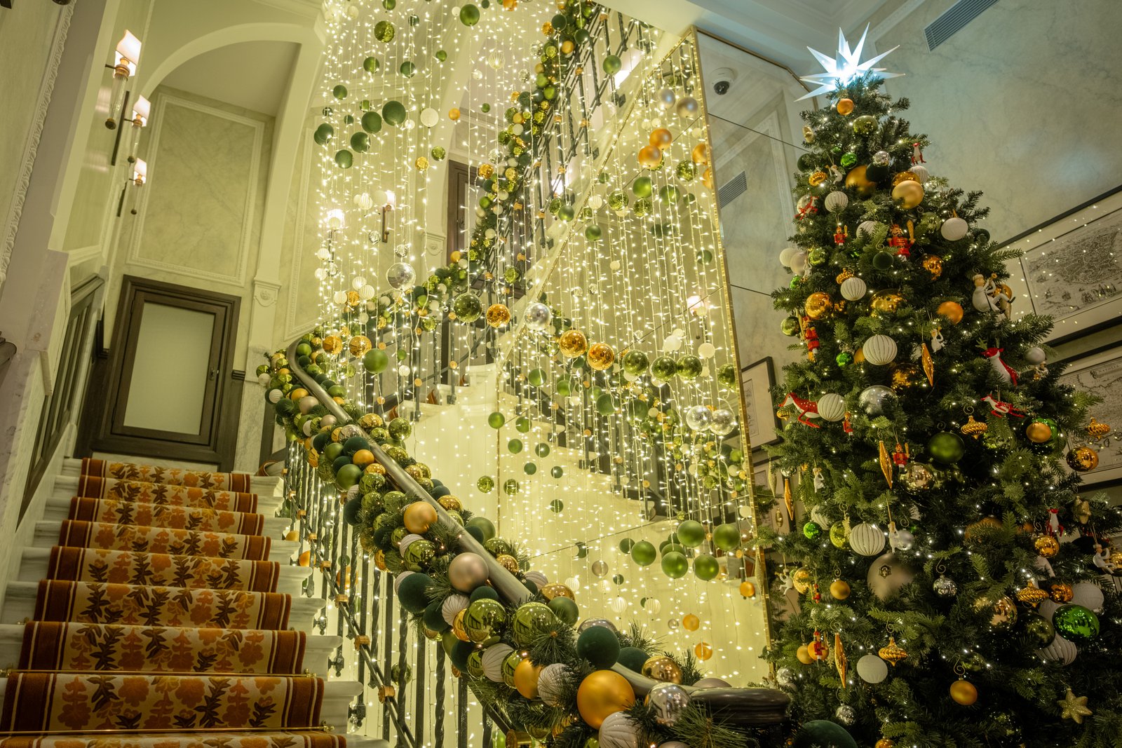 Hotel Christmas Entrance Decoration
