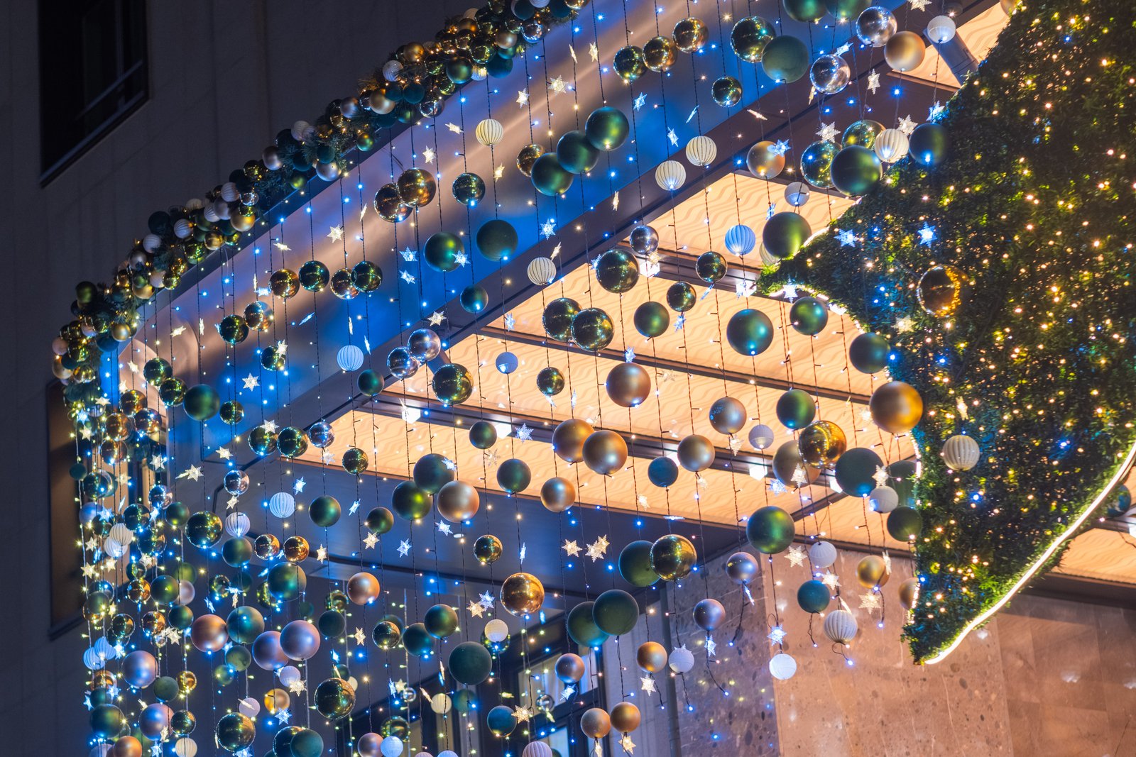 Commercial Christmas Lighting and Decor