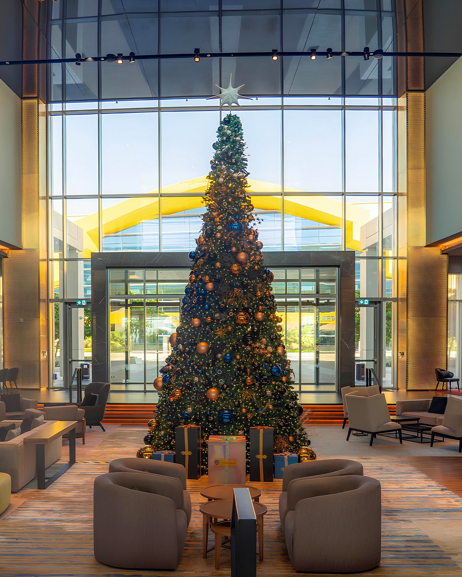Commercial Christmas Lighting and Decor