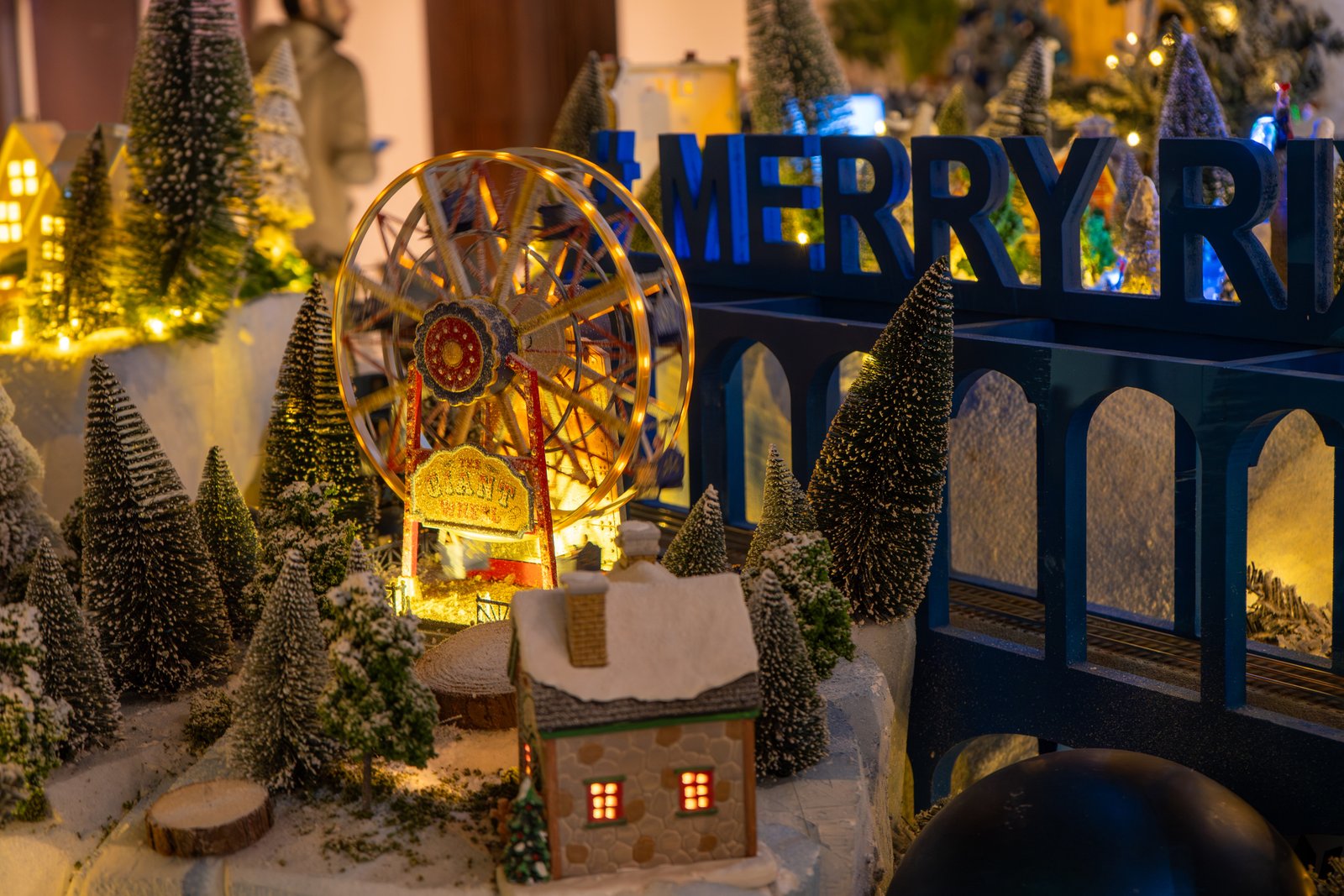 Commercial Christmas Lighting and Decor